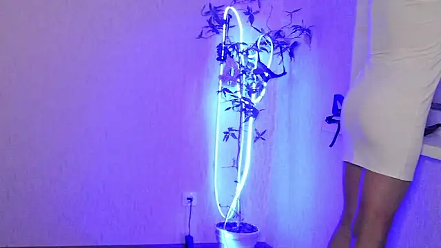 Ashley Brookss online show from December 5, 3:30 pm