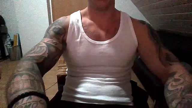 Snapshot of TheGreatWhite33 chatting on October 24, 8:05 pm TheGreatWhite33 online show from October 24, 8:05 pm