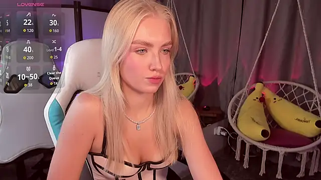 Snapshot of TessaGrays chatting on October 15, 8:36 am TessaGrays online show from October 15, 8:36 am