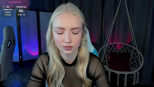 Snapshot of TessaGrays chatting on November 30, 8:18 am TessaGrays online show from November 30, 8:18 am