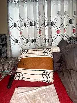 Snapshot of CynnxxxBarb chatting on October 29, 6:37 am CynnxxxBarb online show from October 29, 6:37 am