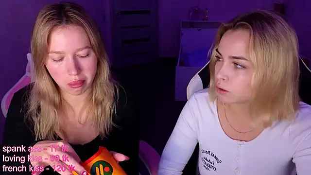 Snapshot of stefany_and_bettany chatting on October 30, 7:58 pm stefany and bettany online show from October 30, 7:58 pm