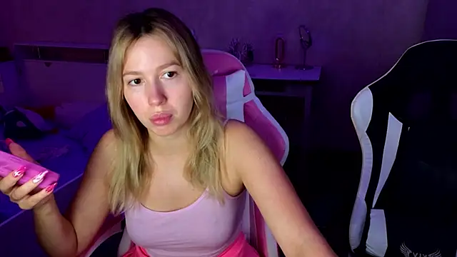 Snapshot of stefany_and_bettany chatting on November 13, 11:42 am stefany and bettany online show from November 13, 11:42 am