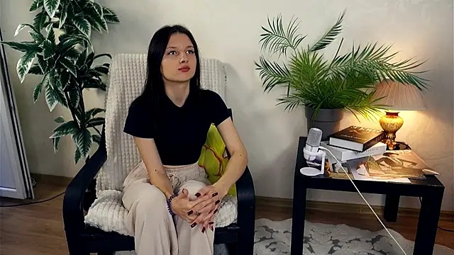 Snapshot of JanellHousen chatting on October 7, 5:37 am JanellHousen online show from October 7, 5:37 am