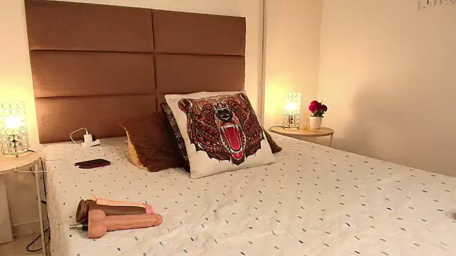 NatashaTaylor online show from June 11, 1:09 pm