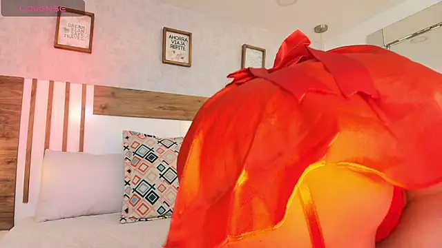 LucianaWainN online show from June 16, 2:52 pm
