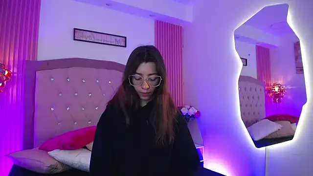 Snapshot of MarinetteLux chatting on March 20, 7:41 pm MarinetteLux online show from March 20, 7:41 pm