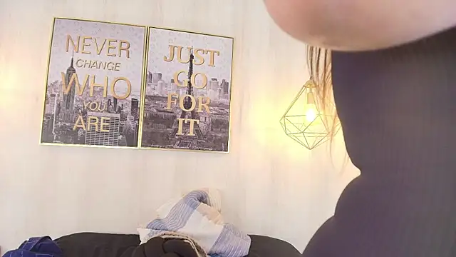 Snapshot of Cammi_wagner chatting on December 18, 1:06 pm Cammi wagner online show from December 18, 1:06 pm