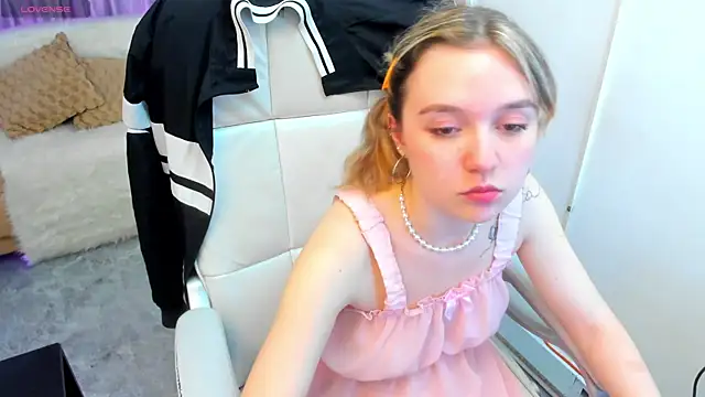 Lucia Copper online show from November 1, 3:47 pm