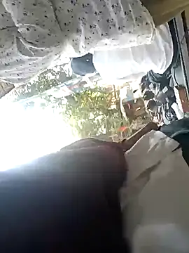 Snapshot of puneriboy32 chatting on November 18, 6:29 am puneriboy32 online show from November 18, 6:29 am