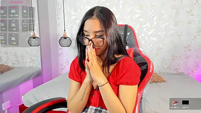 Luciaoregon online show from October 16, 1:34 pm