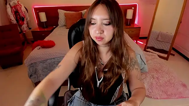 Snapshot of Scarlett__Cooper__ chatting on October 18, 12:17 pm Scarlett Cooper online show from October 18, 12:17 pm