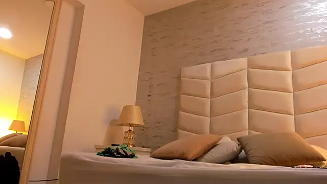 jax black online show from December 18, 7:31 pm