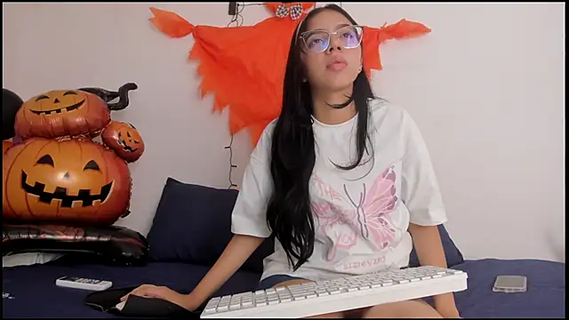 Snapshot of Ainoa_Pink chatting on October 17, 7:38 pm Ainoa Pink online show from October 17, 7:38 pm