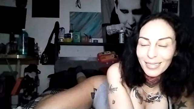 inkdhollow1 online show from October 9, 2:53 am