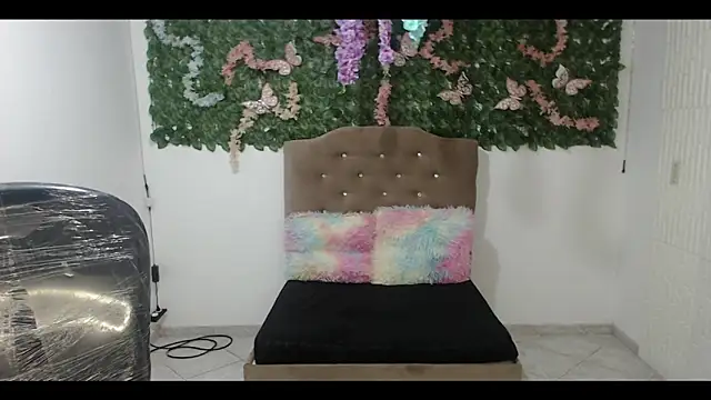 cristal hills 19 online show from December 1, 5:07 pm