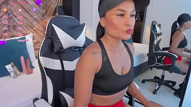 tabata69  online show from November 6, 9:05 pm