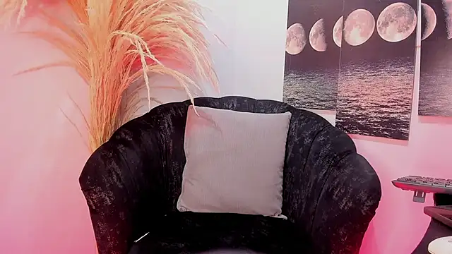 Snapshot of cloemorningstar chatting on October 19, 8:37 am cloemorningstar online show from October 19, 8:37 am