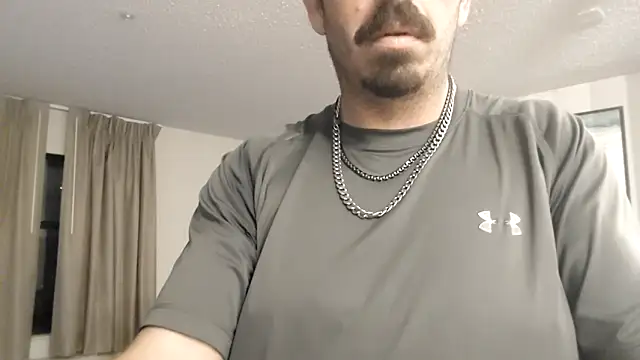 Snapshot of hoociedaddy24 chatting on December 5, 4:10 am hoociedaddy24 online show from December 5, 4:10 am