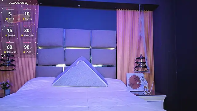 Snapshot of Emily_Roberts9 chatting on November 14, 11:31 am Emily Roberts9 online show from November 14, 11:31 am