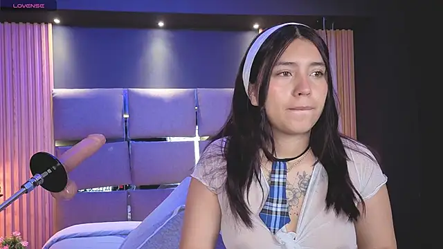 Snapshot of Emily_Roberts9 chatting on November 22, 11:31 am Emily Roberts9 online show from November 22, 11:31 am