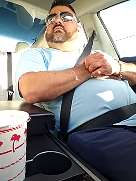 Roddog18 online show from December 17, 10:49 pm