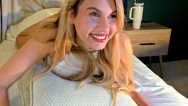 Snapshot of mia_curry chatting on June 23, 7:23 pm mia curry online show from June 23, 7:23 pm