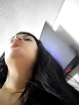 alejitasweet online show from October 18, 2:25 am