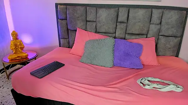 Snapshot of Xiomara_Stwart chatting on October 6, 12:24 pm Xiomara Stwart online show from October 6, 12:24 pm