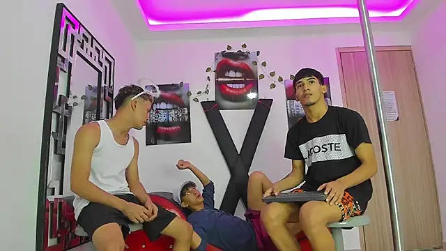 VERY HOT GUYS online show from October 2, 2:07 am