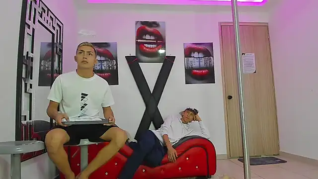 VERY HOT GUYS online show from October 3, 1:35 am