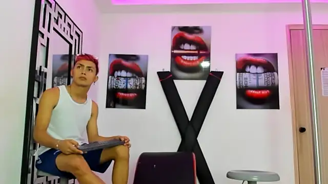 VERY HOT GUYS online show from October 18, 10:54 pm