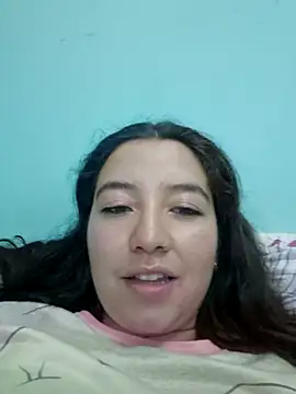 Snapshot of annyaparis chatting on October 15, 2:22 am annyaparis online show from October 15, 2:22 am