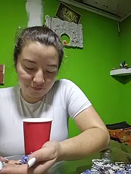 Snapshot of annyaparis chatting on October 29, 11:39 pm annyaparis online show from October 29, 11:39 pm