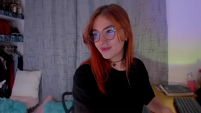 Snapshot of AmaruBloom chatting on October 18, 5:21 am AmaruBloom online show from October 18, 5:21 am