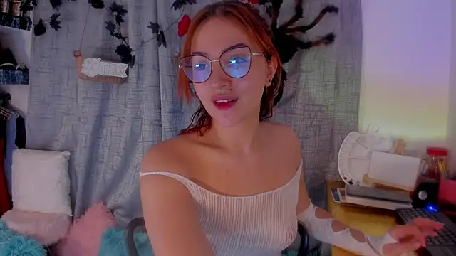 Snapshot of AmaruBloom chatting on October 23, 3:50 am AmaruBloom online show from October 23, 3:50 am