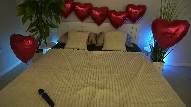 Snapshot of IsabelleDiorr chatting on February 12, 8:26 pm IsabelleDiorr online show from February 12, 8:26 pm