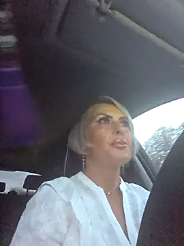 KirraWhite online show from October 7, 4:20 am