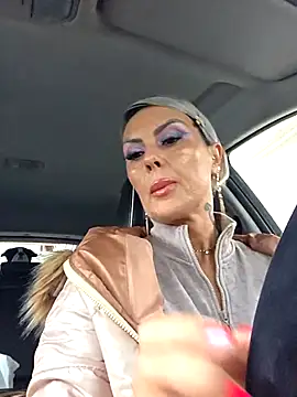 KirraWhite online show from October 14, 5:30 am