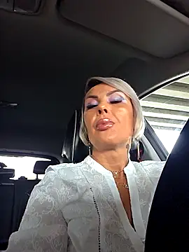 KirraWhite online show from October 16, 7:53 am