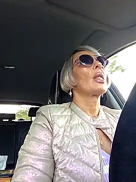 KirraWhite online show from October 21, 6:03 am