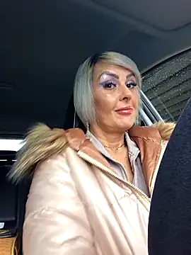 KirraWhite online show from November 9, 6:23 am