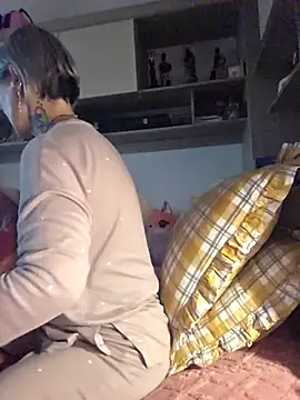 KirraWhite online show from November 14, 6:06 pm