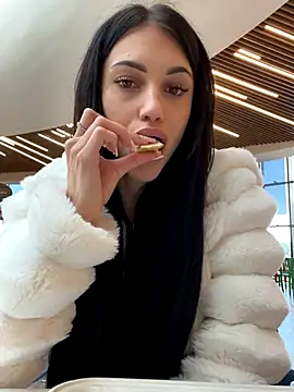 Snapshot of ilariea_girl chatting on October 1, 2:01 pm ilariea girl online show from October 1, 2:01 pm