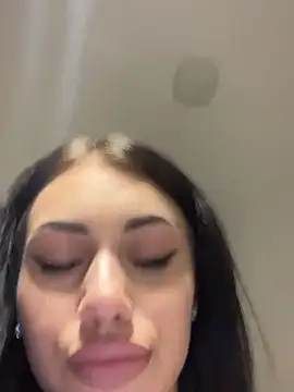 Snapshot of ilariea_girl chatting on November 16, 9:42 pm ilariea girl online show from November 16, 9:42 pm