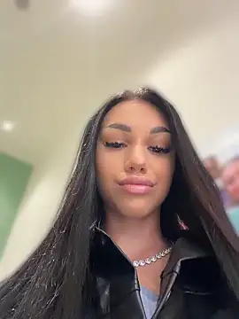 Snapshot of ilariea_girl chatting on May 10, 2:11 pm ilariea girl online show from May 10, 2:11 pm