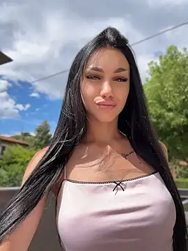 Snapshot of ilariea_girl chatting on June 10, 1:43 pm ilariea girl online show from June 10, 1:43 pm