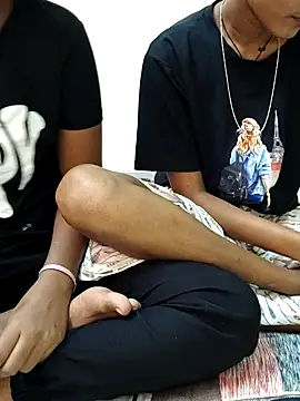 Snapshot of Unique_girls90 chatting on November 8, 4:01 am Unique girls90 online show from November 8, 4:01 am