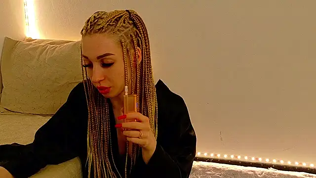 Snapshot of Sia_a chatting on December 15, 7:01 am Sia a online show from December 15, 7:01 am