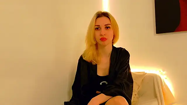 Sia a online show from March 19, 6:28 am